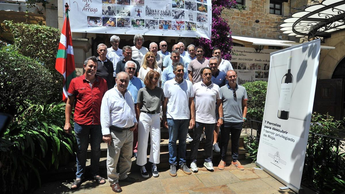 Imagen de los vascos que hicieron historia en el Tour de Francia en el homenaje celebrado en el restaurante Aitkeri del Palacio Torre de Arriaga de Erandio.