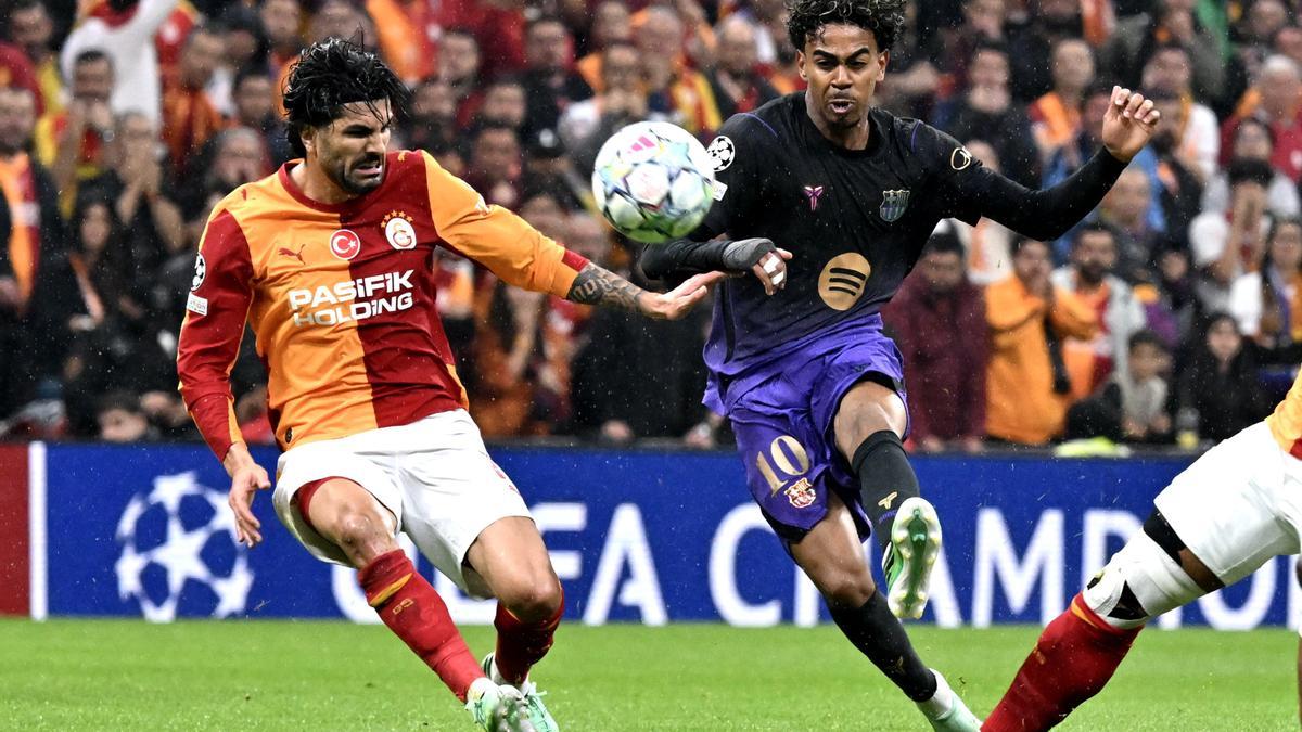Lamine Yamal dispara ante el Galatasaray.
