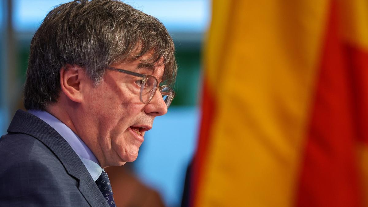 Carles Puigdemont, en un momento de la conferencia que ofreció el pasado martes desde Bruselas para trazar las líneas de Junts de cara a una posible investidura.