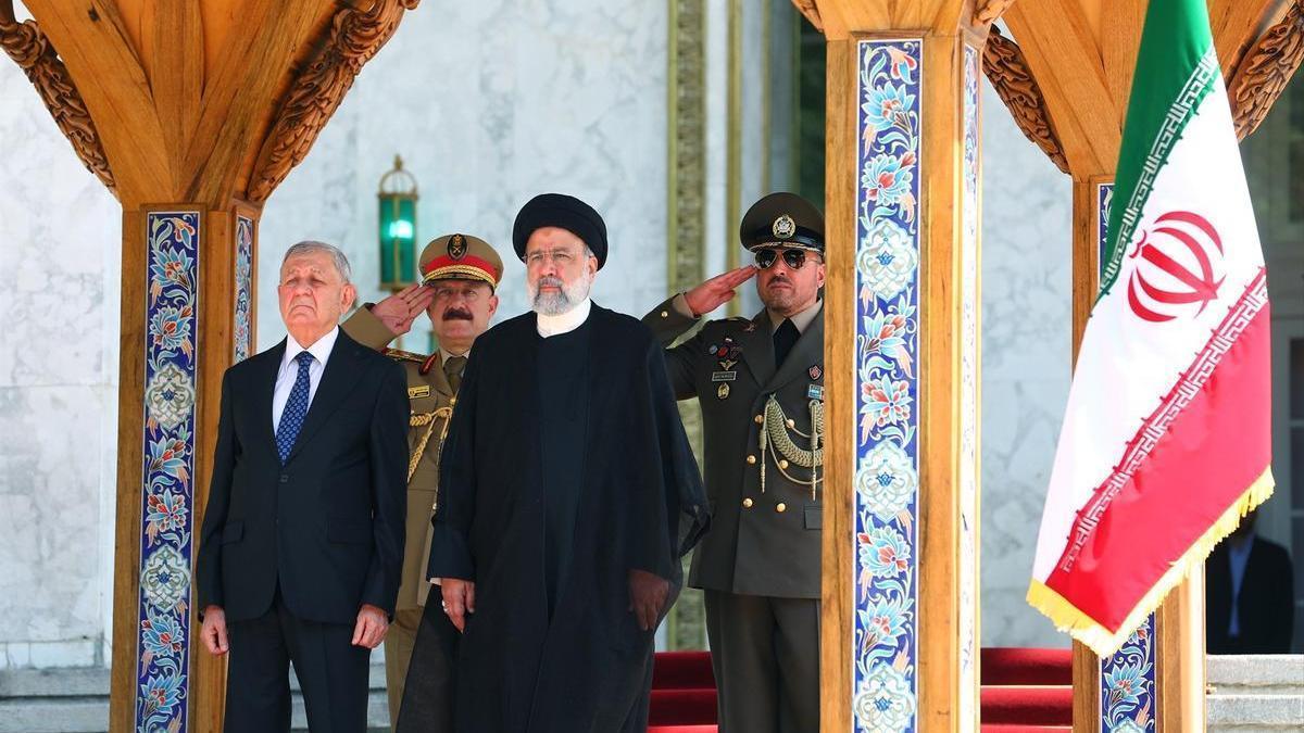 El presidente de Irán, Ebrahim Raisi, y su homólogo iraquí, Abdulatif Rashid, en una foto de archivo.