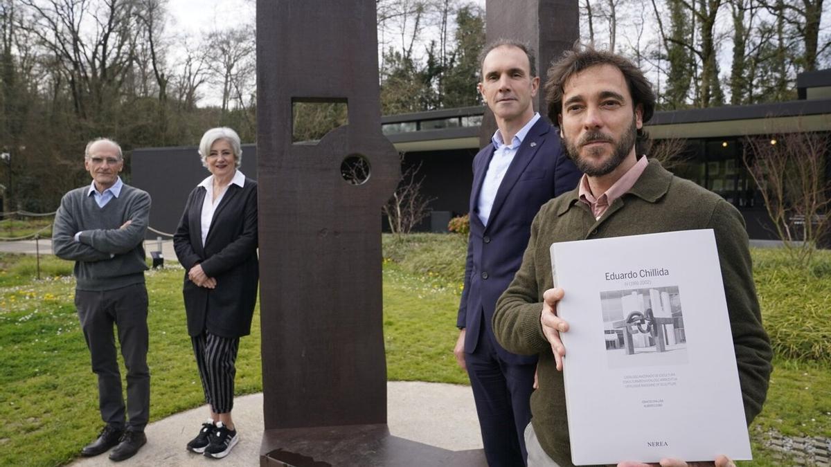 Ignacio Chillida, Marta Casares, Ander Aizpurua y Alberto Cobos presentaron el último tomo del ‘Catálogo razonado’, este jueves en Chillida Leku.