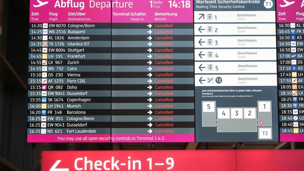 Imagen de una pantalla informando de la cancelación de múltiples vuelos en Alemania
