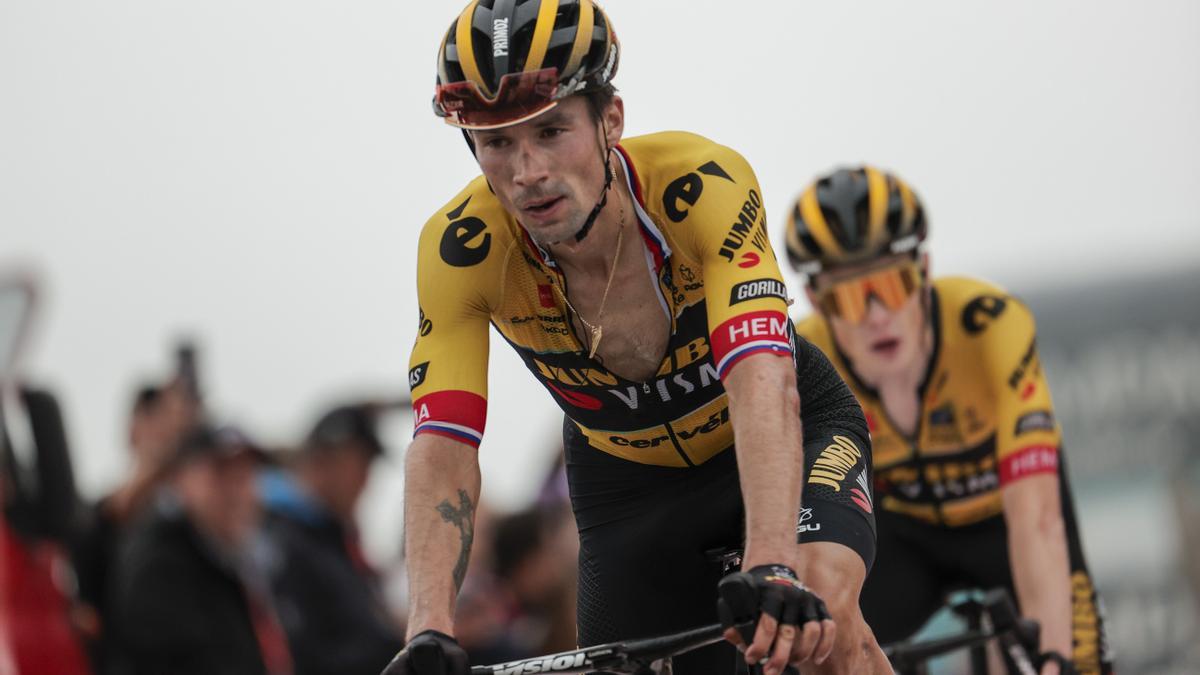Roglic, vencedor en el Angliru, con Vingegaard, segundo.