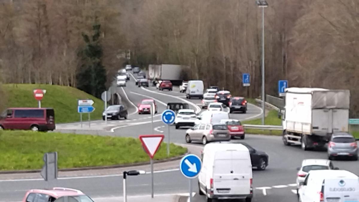 Camión accidentado en Hondarribia