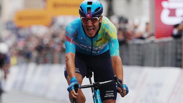 Ballerini celebra la victoria.