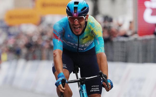 Ballerini celebra la victoria.