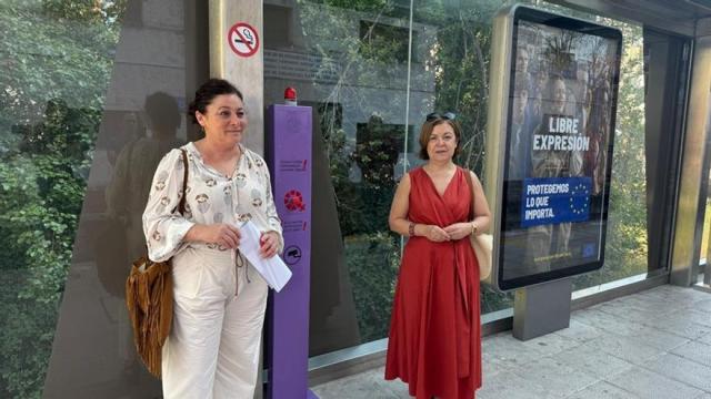 Ainhoa Salterain junto a Lloy de Juan durante la visita de este viernes en Amorebieta-Etxano