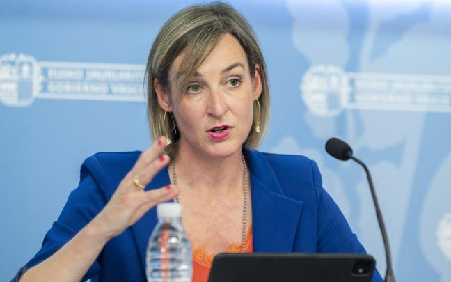 La consejera de Gobernanza, Administración Digital y Autogobierno, Maria Ubarretxena, en una comparecencia ante los medios.