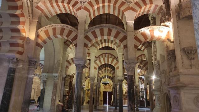 Interior de la Mezquita Catedral de Córdoba.