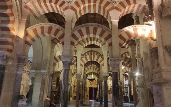 Interior de la Mezquita Catedral de Córdoba.