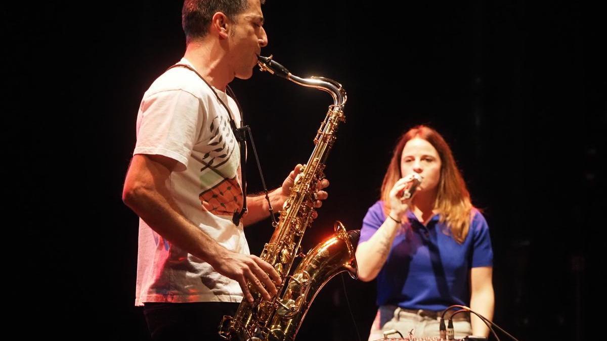 Musikaz eta kantuz ere zabaldu da Batera Elgoibarren ekimenaren mezua.