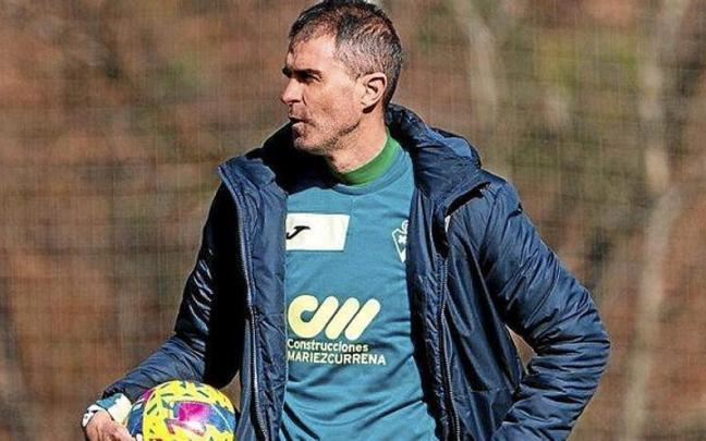 Gaizka Garitano en un entrenamiento del Eibar Gaizka Garitano en un entrenamiento del Eibar