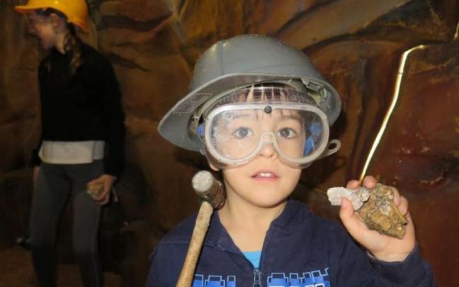 Haur bat, Mineralogia eta Paleontologia Asteko parkean.