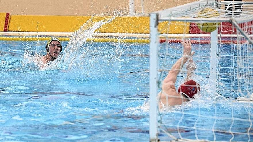 Uno de los goles del WP Navarra en el partido de ayer ante el Horta. | FOTO: IÑAKI PORTO