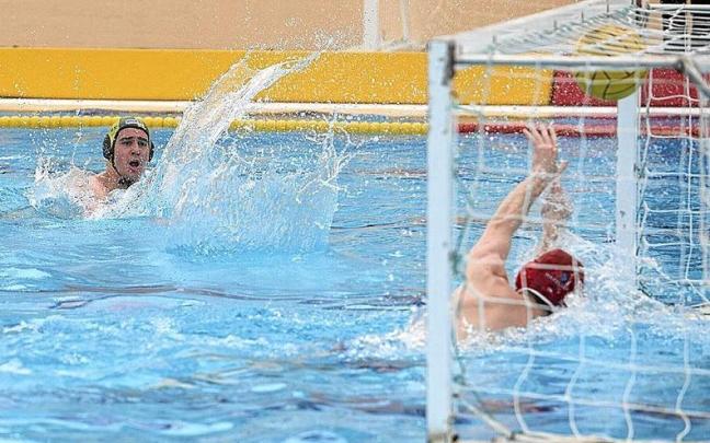 Uno de los goles del WP Navarra en el partido de ayer ante el Horta. | FOTO: IÑAKI PORTO Uno de los goles del WP Navarra en el partido de ayer ante el Horta. | FOTO: IÑAKI PORTO