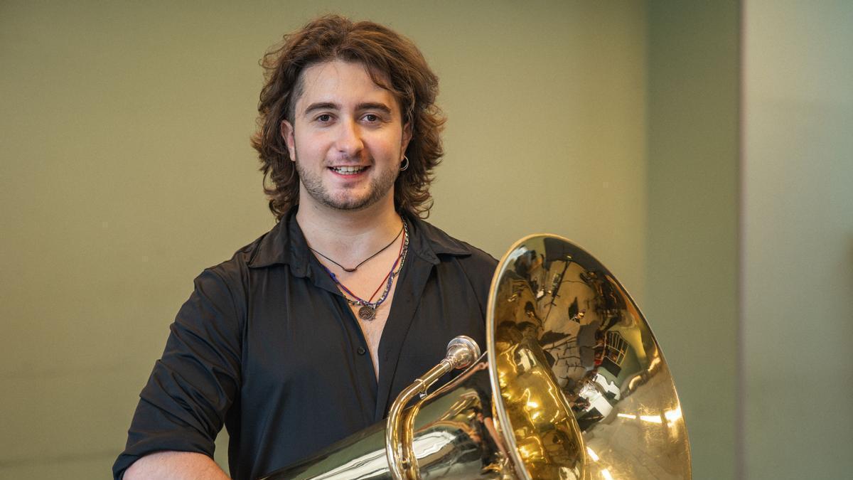 Andoni Moñux Ugalde es tuba solista de la Orquesta Sinfónica del Teatro Nacional de Estonia.