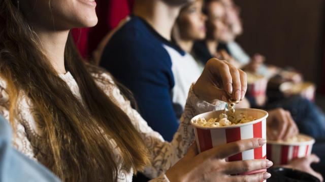 Personas en el cine.