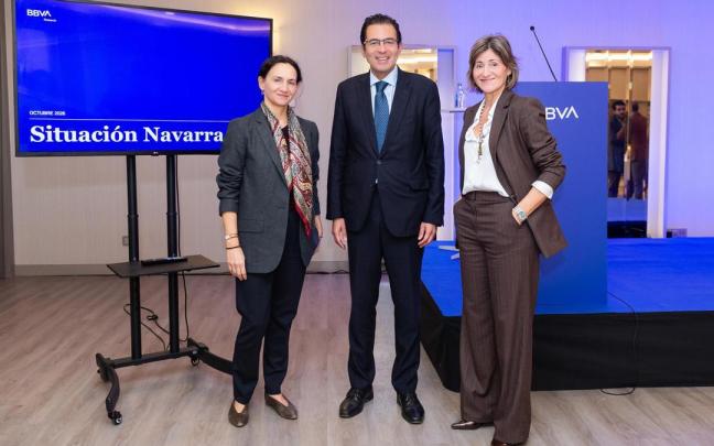 Elena López, directora Regional Norte de BBVA , Miguel Cardoso, Economista Jefe en BBVA Research España y Marta Alonso, directora Territorial Norte de BBVA.