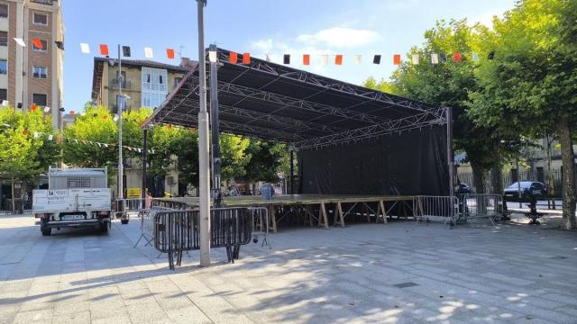 Escenario de la plaza del Ensanche de Irun, donde tendrán lugar las actuaciones