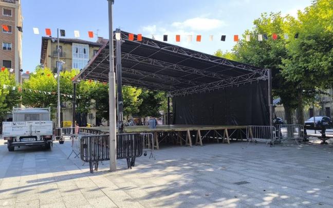 Escenario de la plaza del Ensanche de Irun, donde tendrán lugar las actuaciones