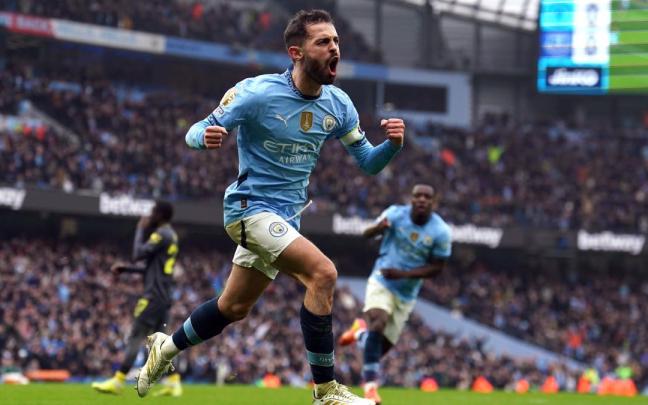Bernardo Silva celebra un gol con el Manchester City.