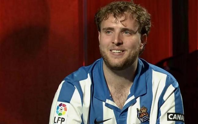 El curioso motivo por el que un aficionado de la Real Sociedad es abucheado en 'La Revuelta'