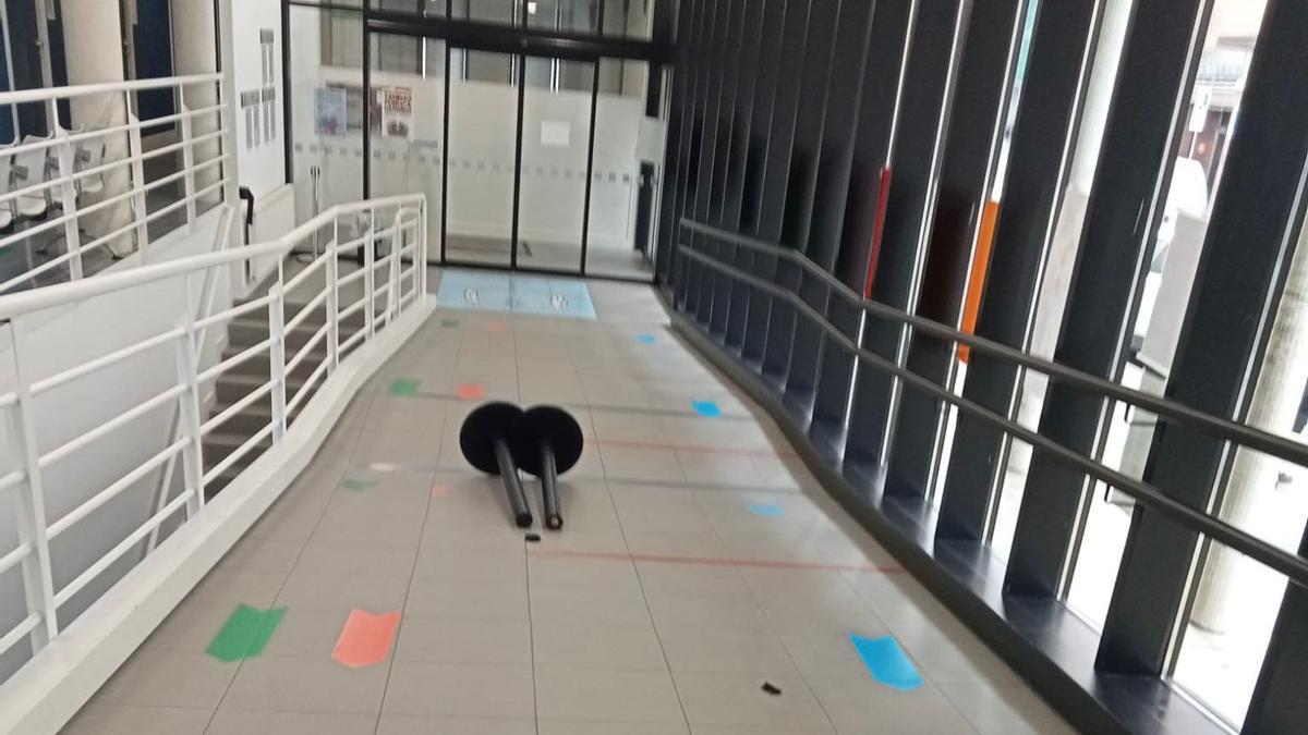 Destrozos ocasionados por el paciente.