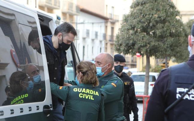 Norbert Feher, 'Igor el Ruso', sale escoltado de un furgón policial.