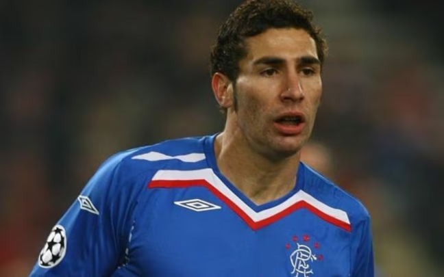 Carlos Cuéllar durante su etapa en el Rangers. Foto: UEFA.com Carlos Cuéllar durante su etapa en el Rangers. Foto: UEFA.com