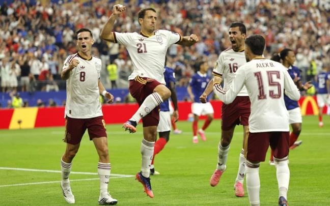 Oyarzabal celebra su gol a Francia en las semifinales.