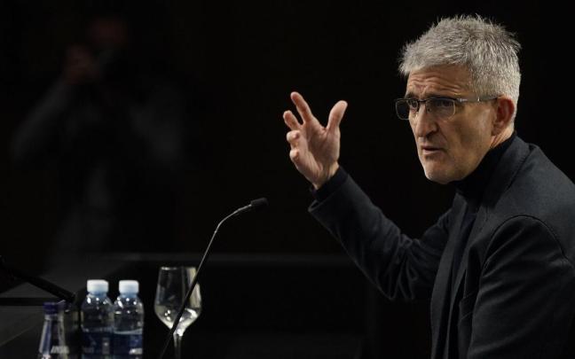 Roberto Olabe, esta mañana en la sala de prensa de Anoeta. / RUBEN PLAZA