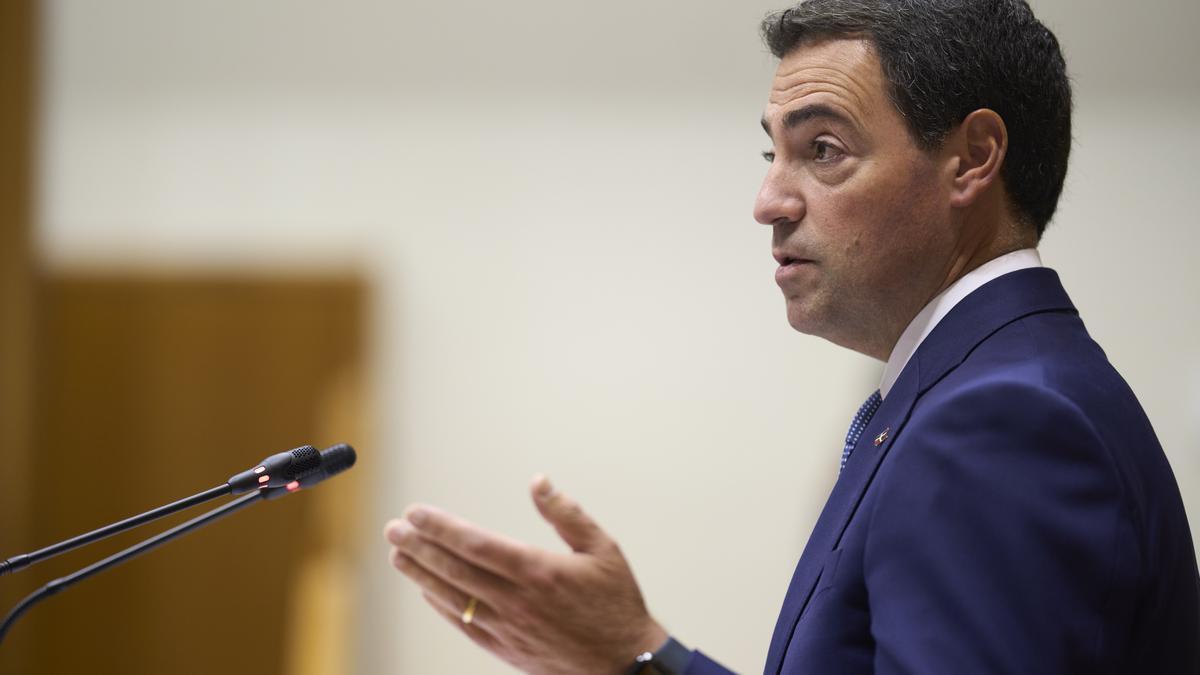 El lehendakari, Imanol Pradales, en el pleno monográfico de este miércoles sobre seguridad