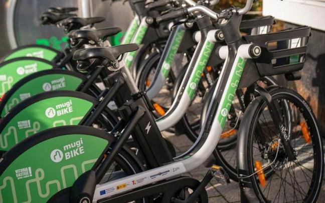 MugiBike bizikleta elektrikoak alokatzeko sistema publikoak 15.100dik gora bidaia izan ditu Gasteizen lehen seihilekoan.