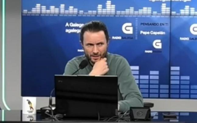 Pepe Capelán, gestionando la llamada.