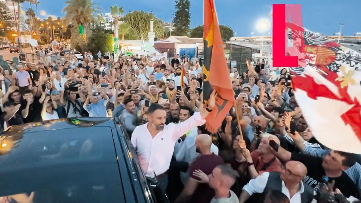 El lider de Vox, en el videoclip 'Latinos por Abascal'.