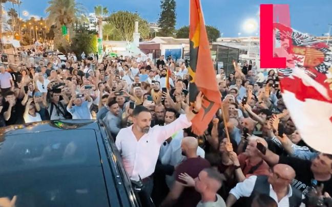 El lider de Vox, en el videoclip 'Latinos por Abascal'.