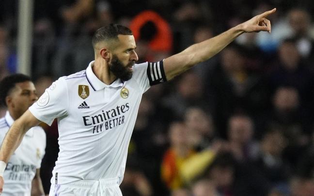 Benzema celebra un gol esta temporada en la vuelta de las semifinales de la Copa en el Camp Nou. Benzema celebra un gol esta temporada en la vuelta de las semifinales de la Copa en el Camp Nou.