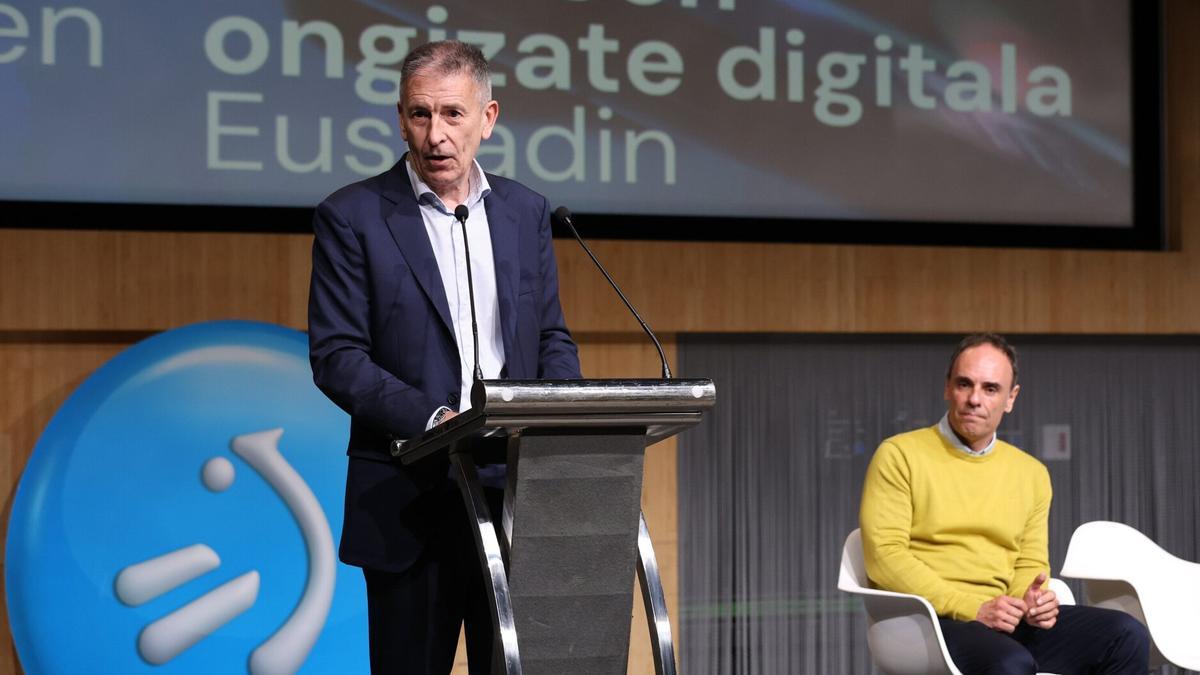 Joseba Madariaga, presidente de UNICEF Comité Euskadi, durante su intervención en la jornada