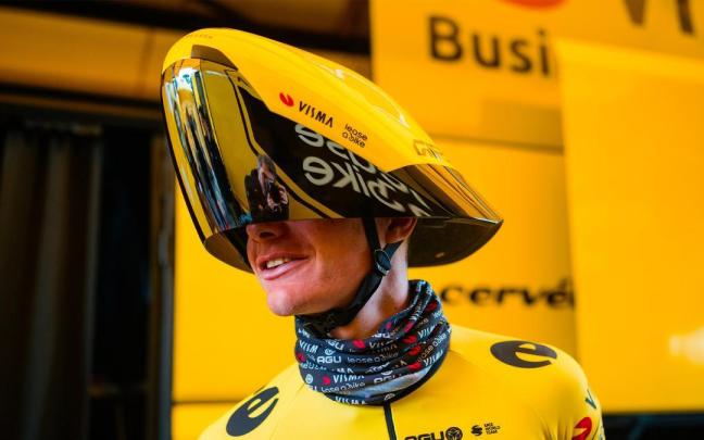 El aerodinámico casco del Visma Lease a Bike. / @TirrenAdriatico El aerodinámico casco del Visma Lease a Bike.