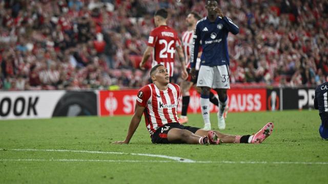 Maroan Sannadi tendido en el terreno de juego en el choque de ida de Europa League frente al Manchester United. Foto: OSKAR GONZÁLEZ Maroan Sannadi tendido en el terreno de juego en el choque de ida de Europa League frente al Manchester United. Foto: OSKAR GONZÁLEZ