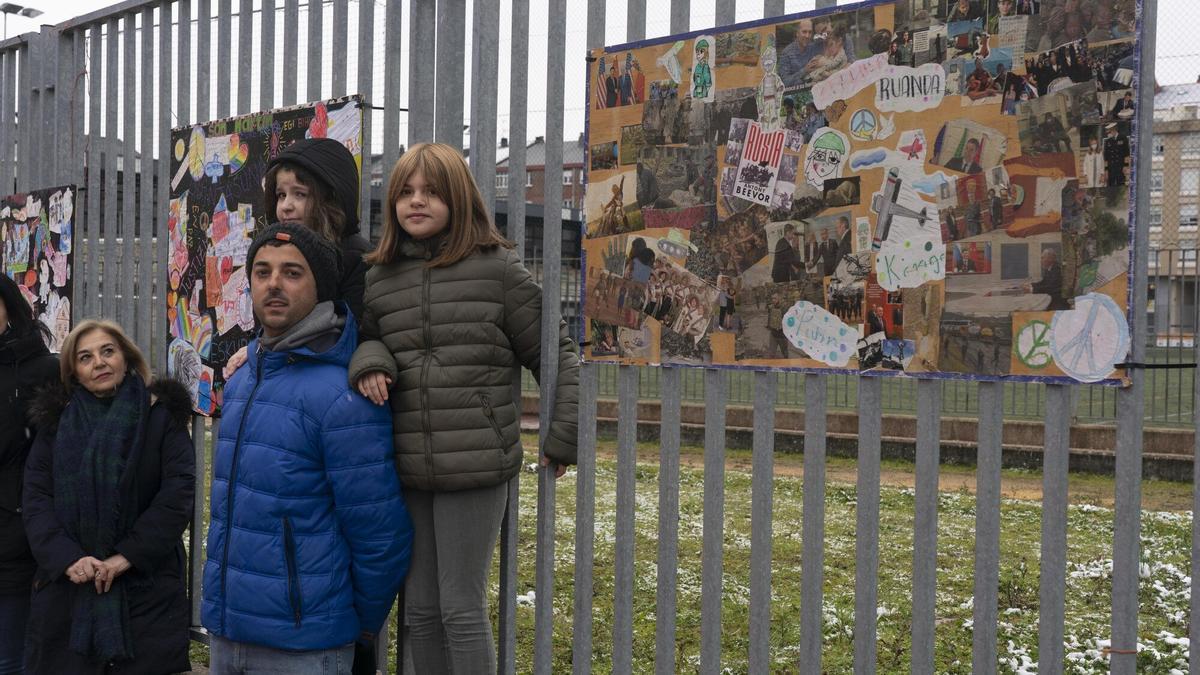 Presentación en el Colegio San Martín de las creaciones realizadas para el proyecto colectivo 'La guerra y el tiempo'.