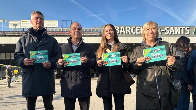 El líder de Junts en el Ayuntamiento de Barcelona, Jordi Martí; el secretario general de Junts, Jordi Turull; la secretaria de Organización de Junts, Judith Toronjo, y la miembro de la dirección del partido, Assumpta Cros.