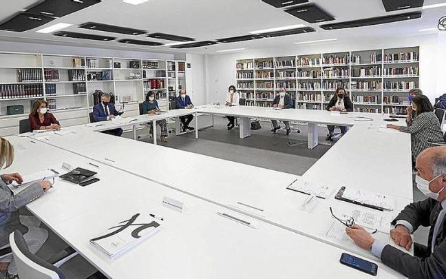 Reunión del Consejo de Dirección de Gogora, en una imagen de archivo. / Irekia Reunión del Consejo de Dirección de Gogora, en una imagen de archivo.