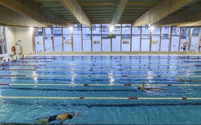 Piscina municipal de Hernani / Jon Urbe Piscina municipal de Hernani
