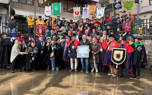 Karlos Arguiñano ha sido nombrado cofrade de honor de la Cofradía de la Morcilla de Beasain.