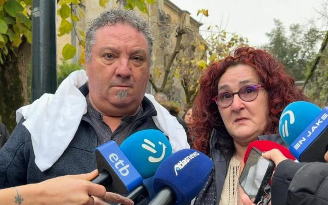 Iosu Beraza y Agurtzane Uriarte, padres de Iurgi, fallecido en Aulesti en 2020 en un atropello.