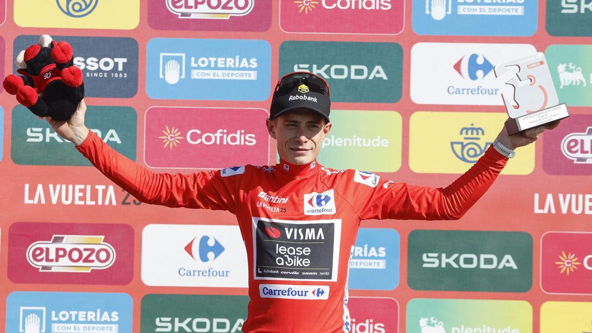 Jonas Vingegaard continúa en el liderato.