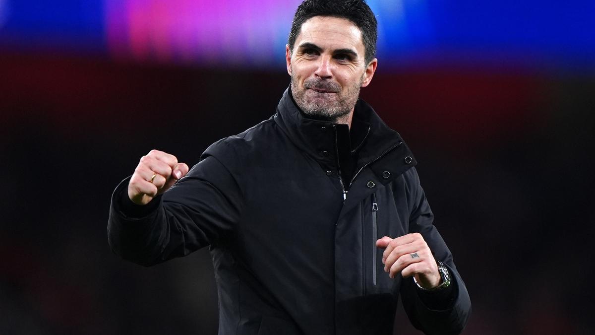 Mikel Arteta, técnico del Arsenal, celebra la victoria en los octavos de final de Champions frente al Arsenal.