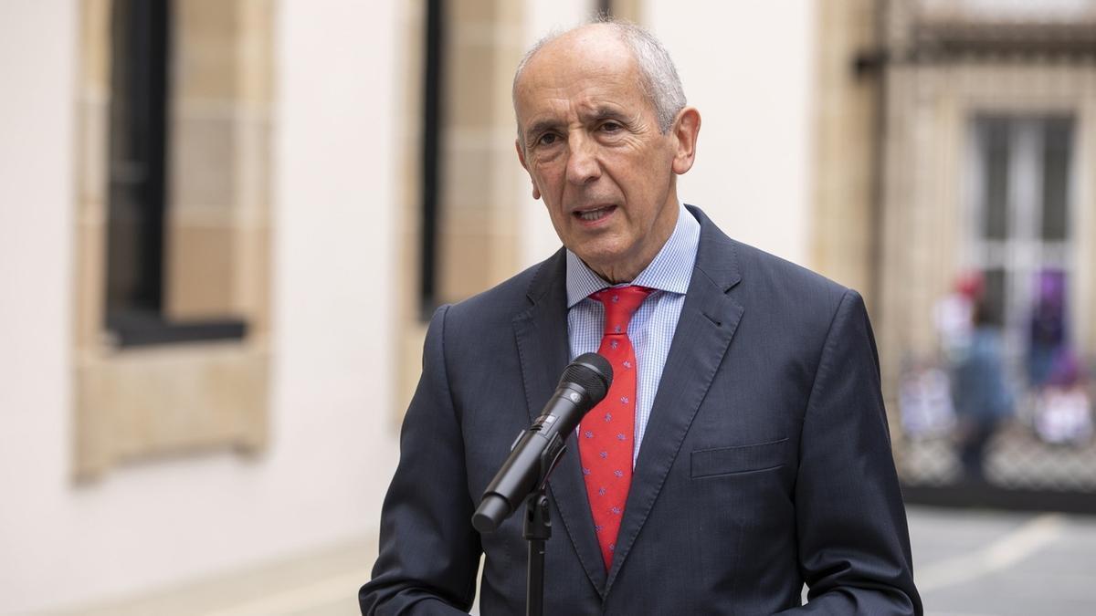 El vicelehendakari y consejero de Seguridad, Josu Erkoreka, ayer en el Parlamento Vasco.