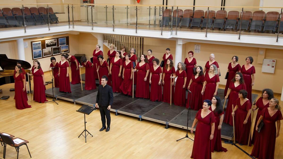 La coral de voces femeninas Hots durante su actuación en el certamen internacional de Varna.